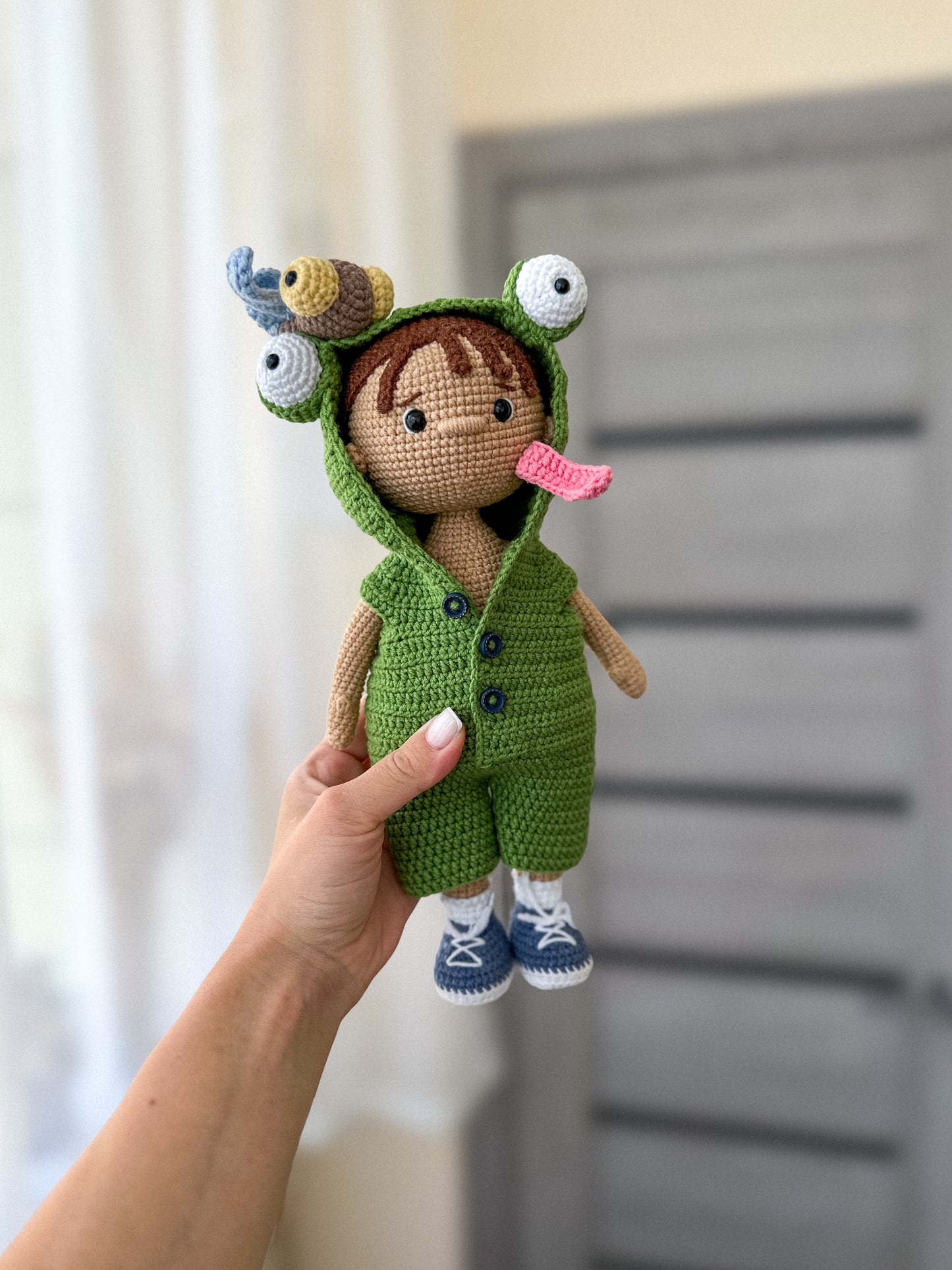 Handmade crochet boy doll in frog overalls – removable outfit, soft amigurumi toy, 27×12 cm