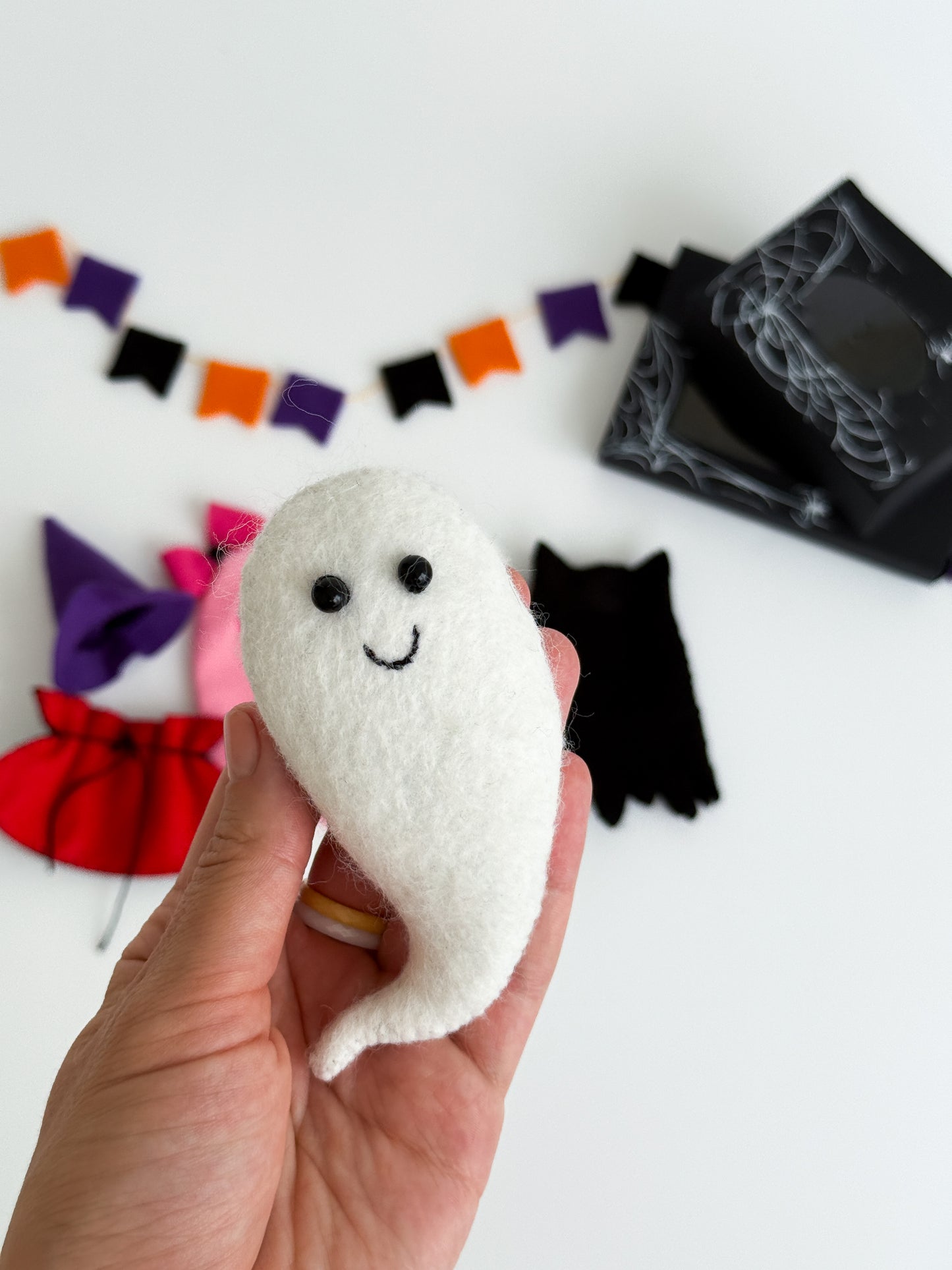 Felt Dress-Up Ghost Toy – Montessori Halloween Playset