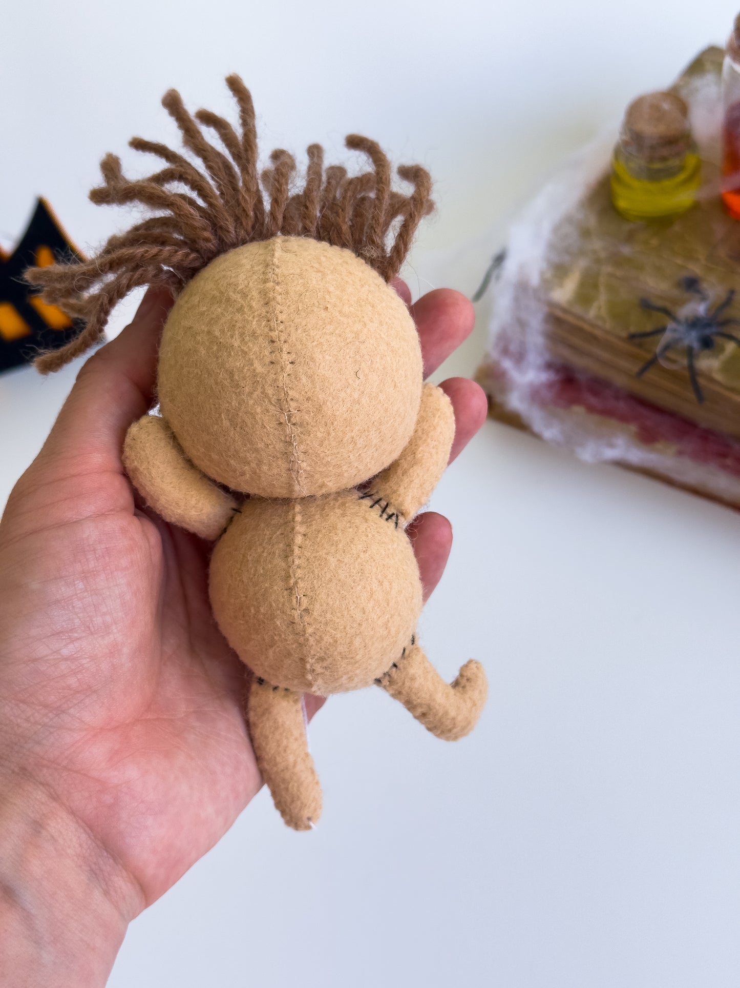 Handmade Felt Voodoo Doll Couple – Spooky Cute Halloween Plush Set – Gothic Ornament for Creepy Cute Decor