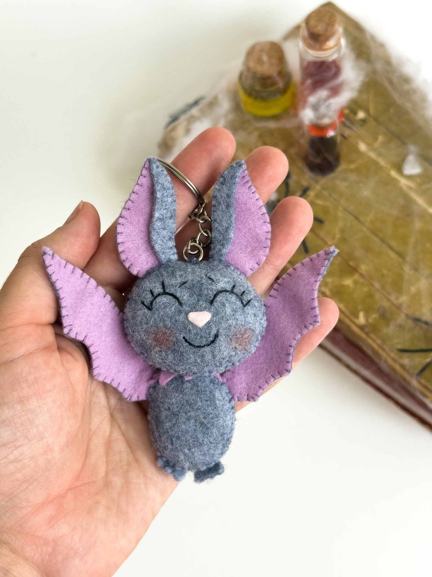 Felt Bat Keychain – Cute Halloween Plush Bat – Gothic Spooky Bag Charm – Handmade Felt Bat Key Ring