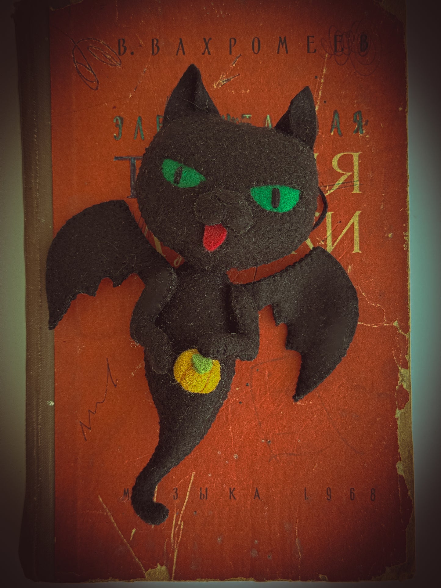 Handmade Felt Black Cat Ghost with Pumpkin – Spooky Cute Halloween Decoration Ornament