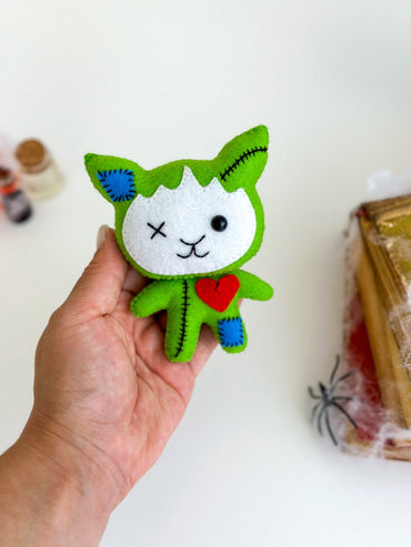 Felt Zombie Cat – Halloween Plush Ornament – Mini Spooky Cat Doll – Green Felt Halloween Decoration - WoollyFox