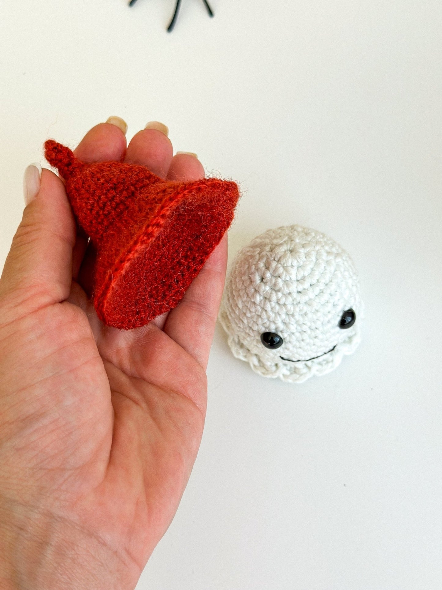 Glow in the Dark Crochet Ghost – Rearview Mirror Car Charm – Halloween Car Accessory - WoollyFox