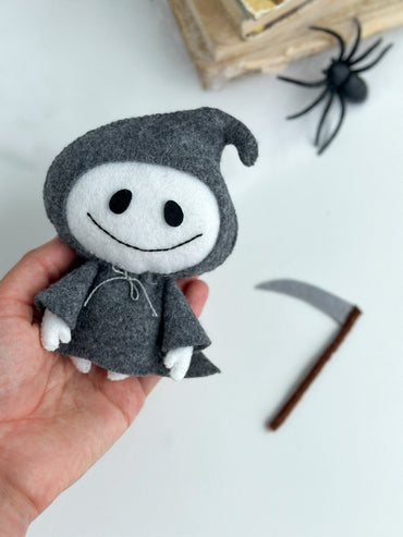 Halloween Grim Reaper – Cute Felt Death Ornament with Scythe for Spooky Decor - WoollyFox