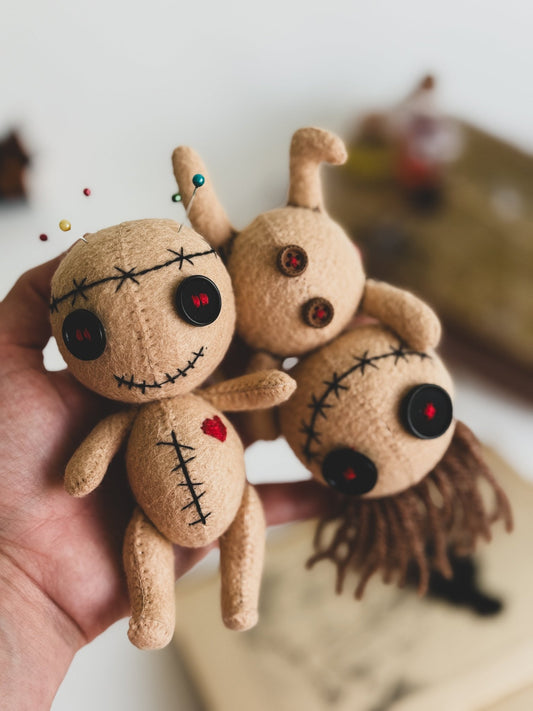 Handmade Felt Voodoo Doll Couple – Spooky Cute Halloween Plush Set – Gothic Ornament for Creepy Cute Decor - WoollyFox