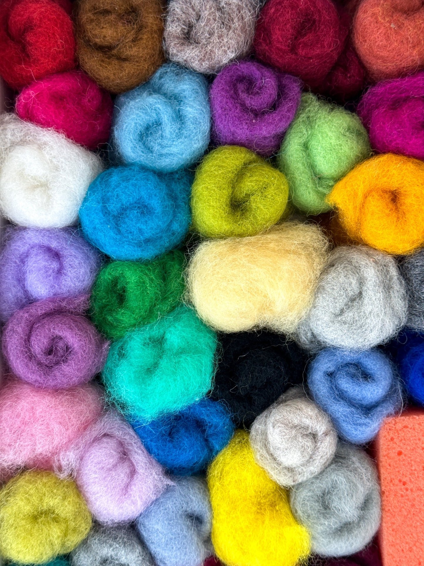 Needle Felting Kit for Beginners – 40 Colors Wool & Tools Included - WoollyFox
