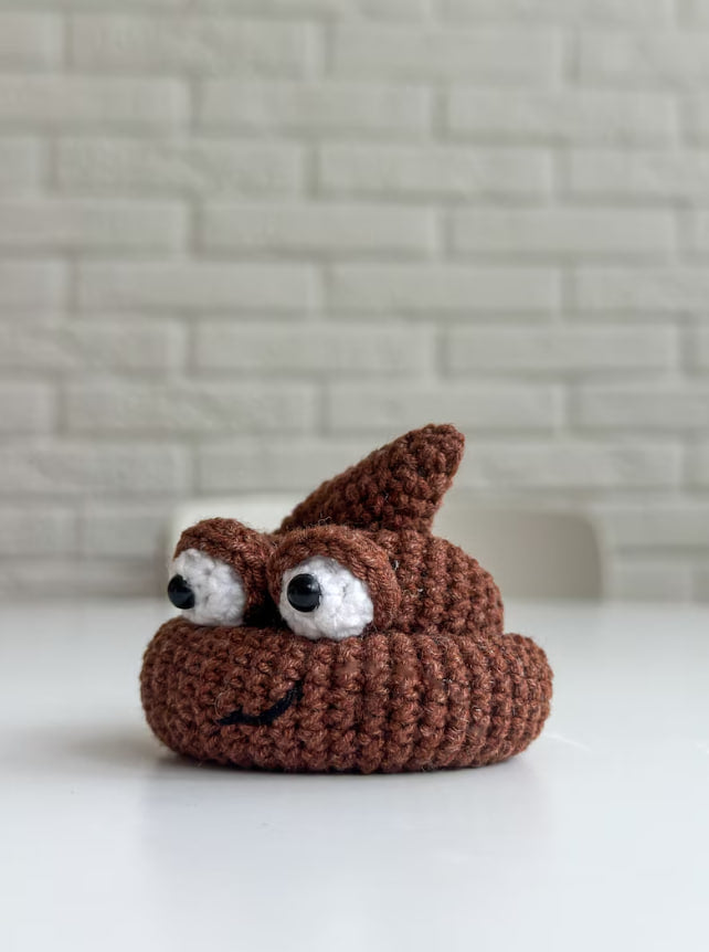Handmade crochet poop toy – funny cotton yarn gift, 7 cm, great for bathroom decor or gag gift