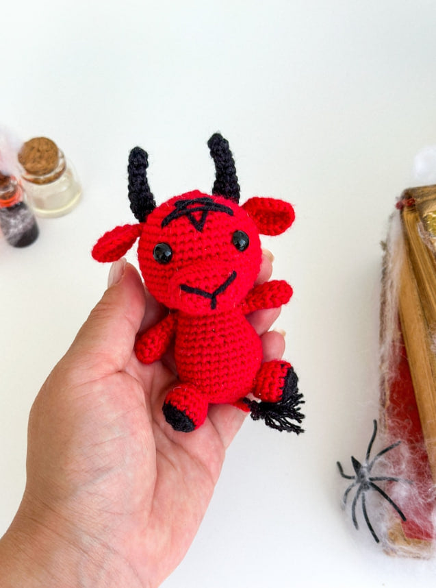 Handmade crochet Baphomet figure – gothic rearview mirror car charm, 11×5 cm