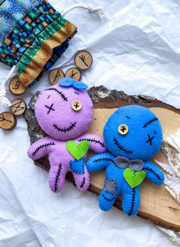 Set of 2 felt zombie dolls – boy and girl with stitched hearts
