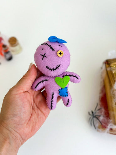 Zombie Doll Couple – Set of 2 Felt Halloween Plushies – Cute Zombie Girl & Boy – Spooky Handmade Halloween Ornaments - WoollyFox