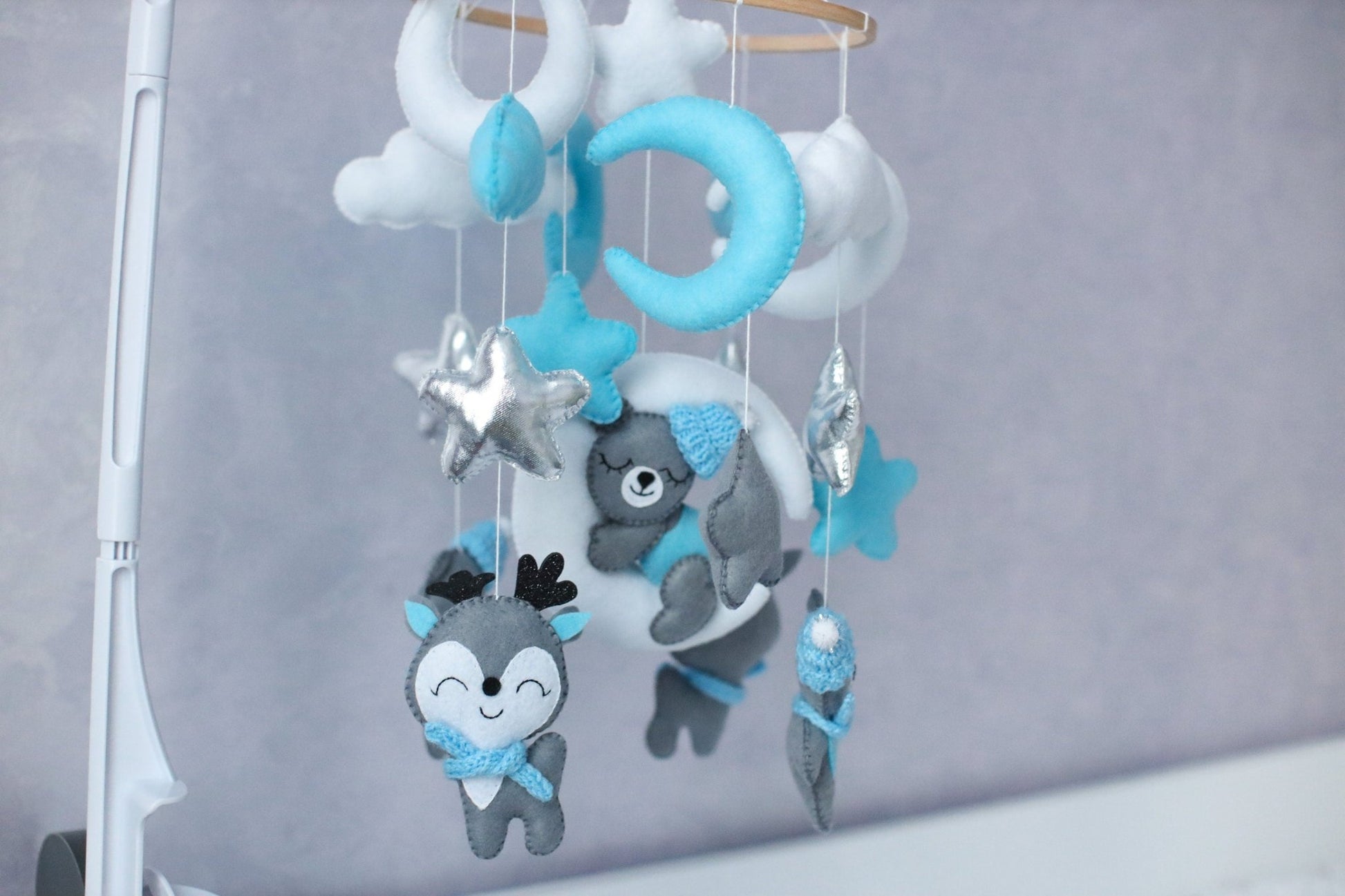 Baby shower gift Baby crib mobile - WoollyFox