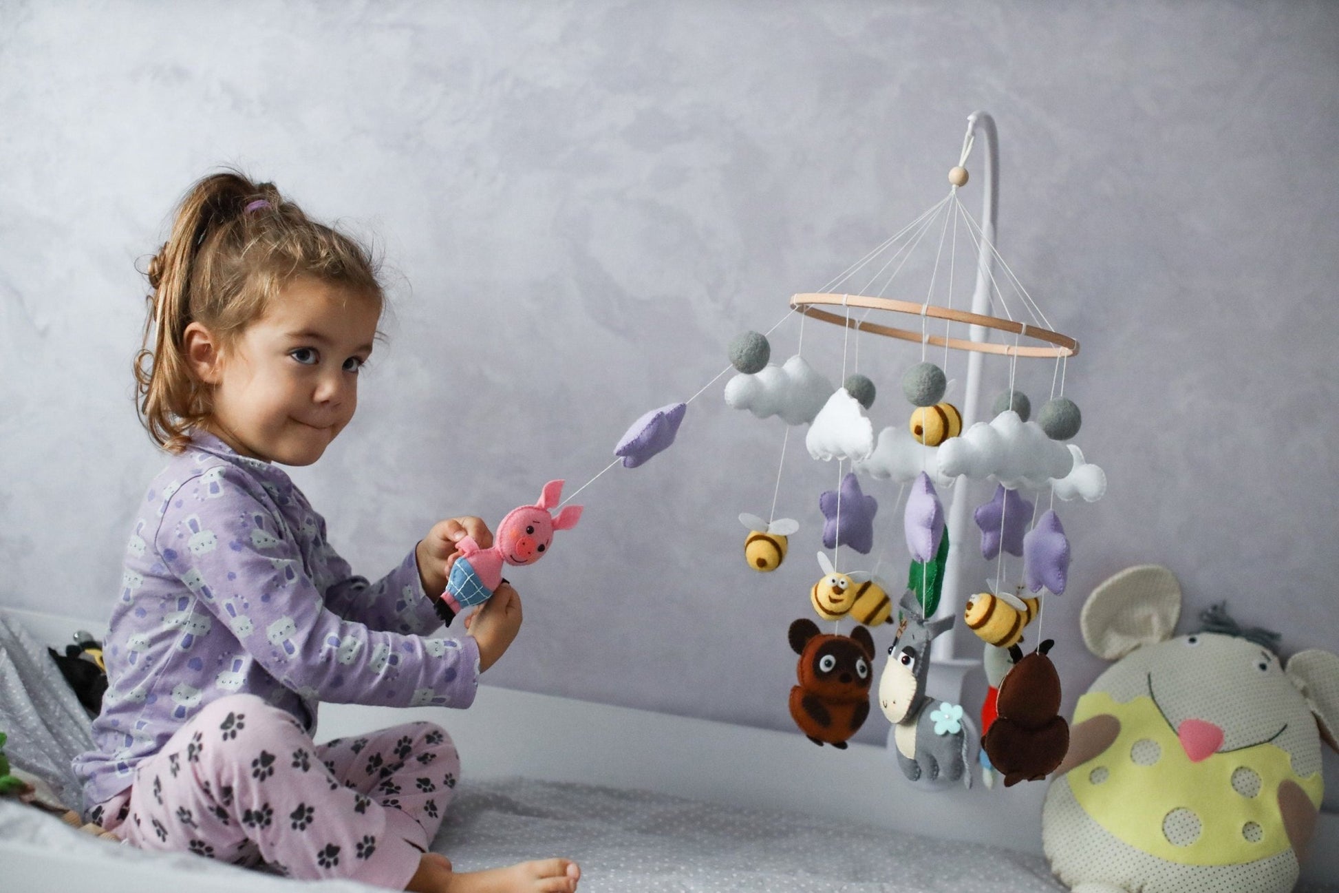 Baby shower gift, baby crib mobile - WoollyFox