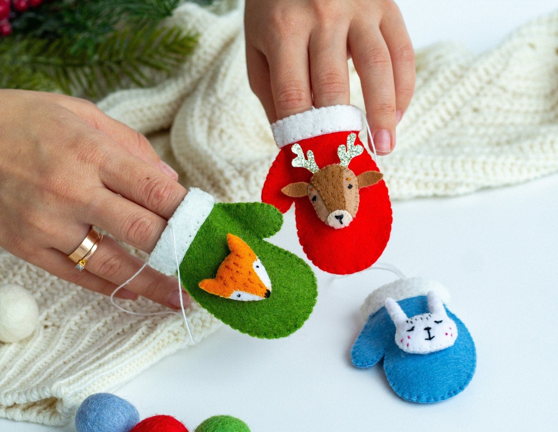 Christmas Hanging Glove - WoollyFox
