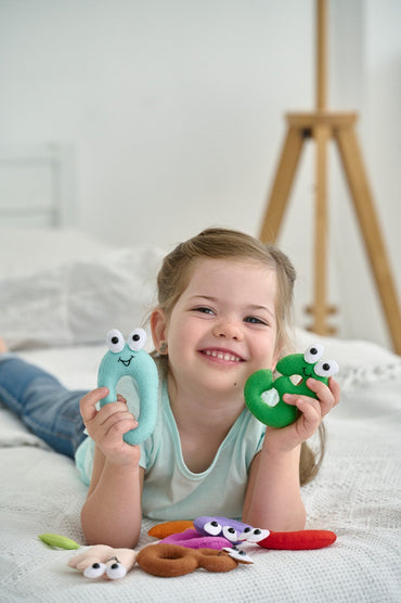 Felt Numbers Toy Set – 1–10 & Math Symbols with Linen Bag - WoollyFox