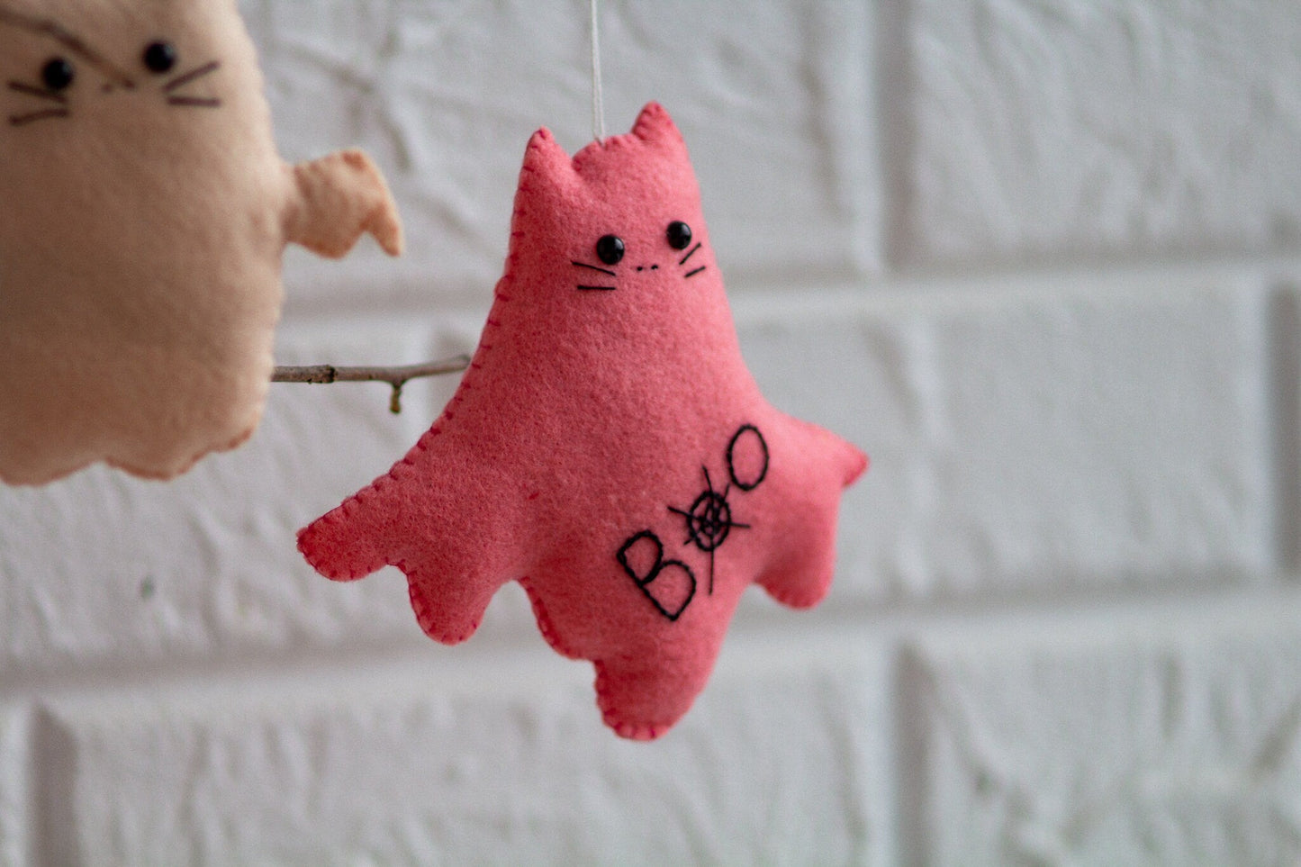 Halloween Ghost Cat Ornaments – Felt Hanging Cat Decorations – Spooky Cute Halloween Tree Decor - WoollyFox