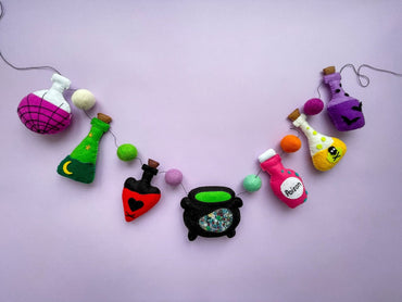 Halloween Potion Garland – Witchy Handmade Halloween Decoration - WoollyFox
