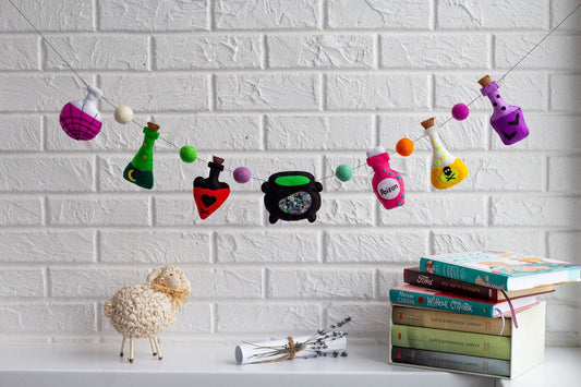 Halloween Potion Garland – Witchy Handmade Halloween Decoration - WoollyFox