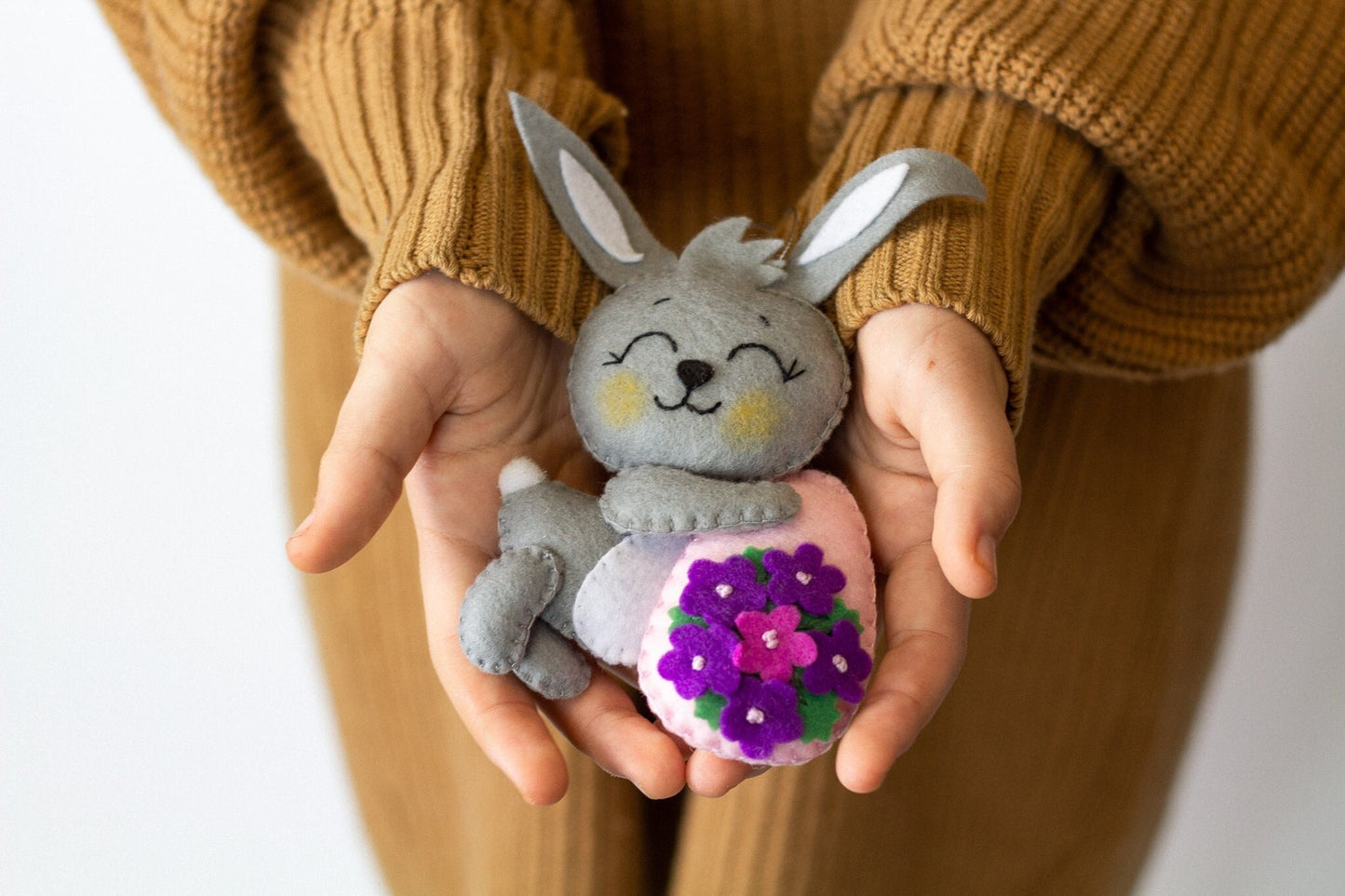 Spring felt bunny decor