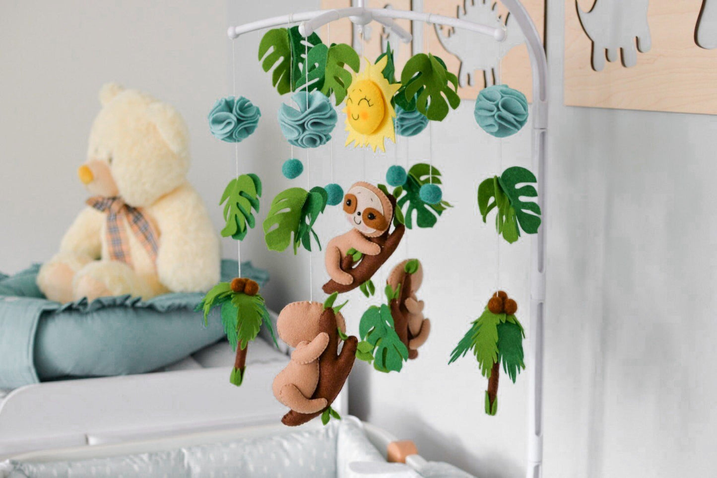 Safari baby crib mobile - WoollyFox