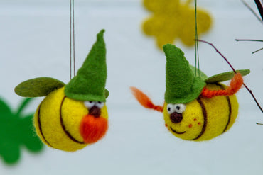 St. Patrick's Day Gift Felted Bee – Buy online at WoollyFox - WoollyFox