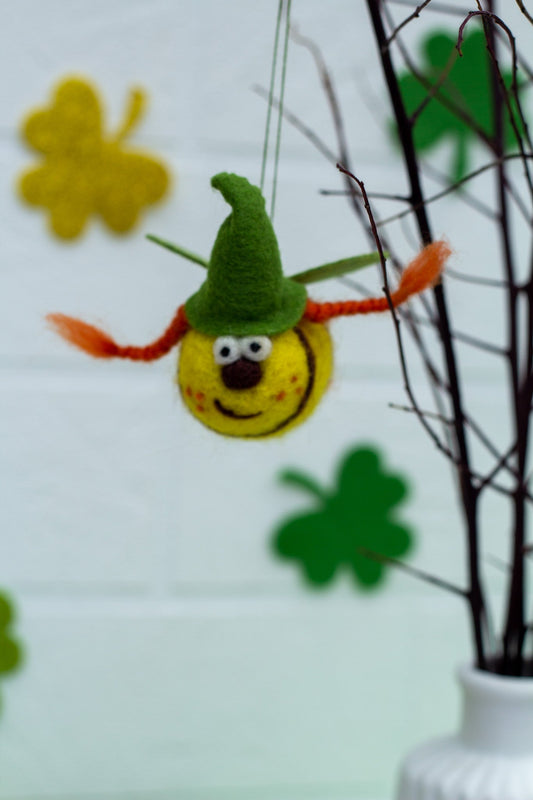 St. Patrick's Day Gift Felted Bee – Buy online at WoollyFox - WoollyFox