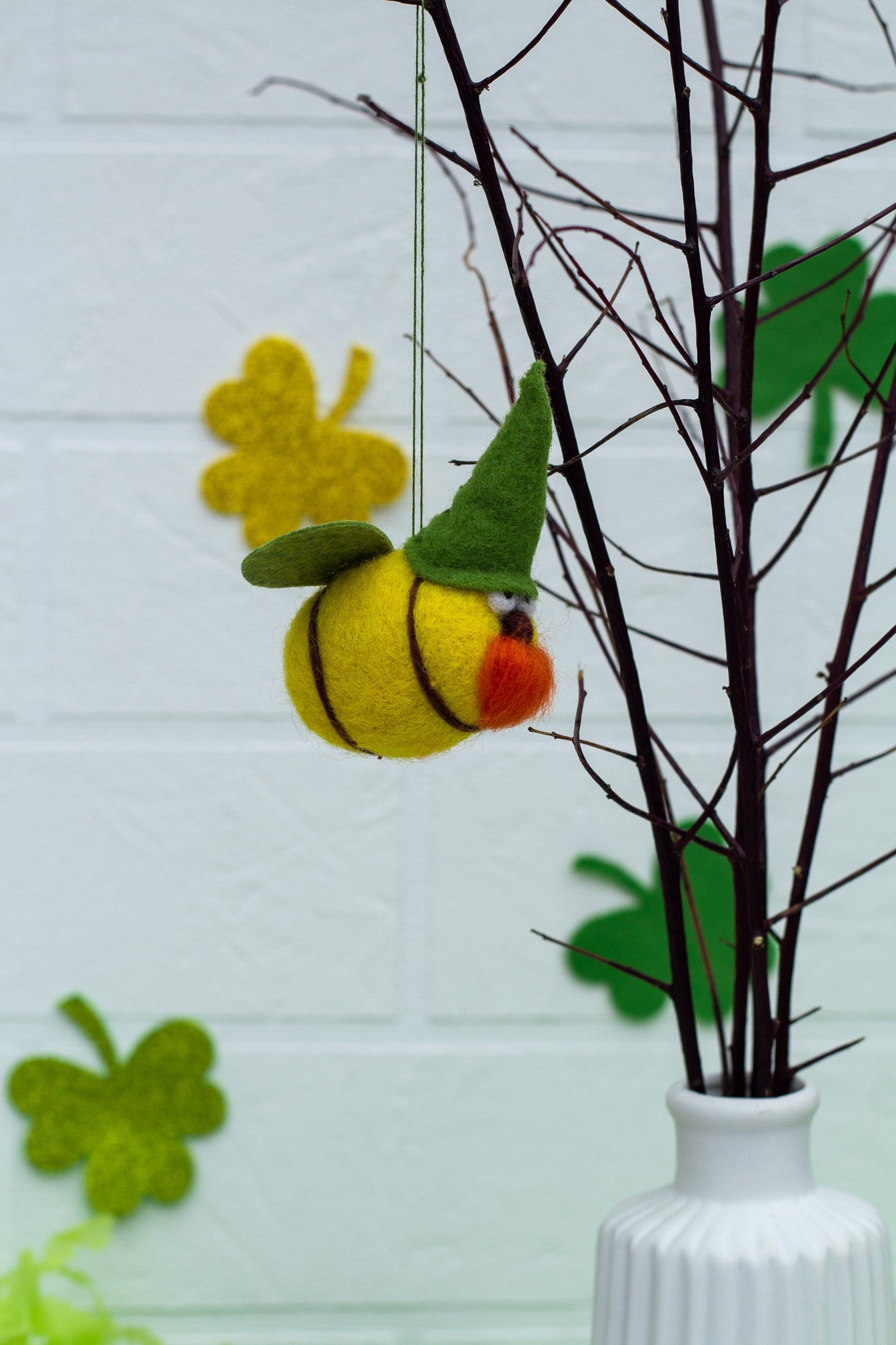 St. Patrick's Day Gift Felted Bee – Buy online at WoollyFox - WoollyFox