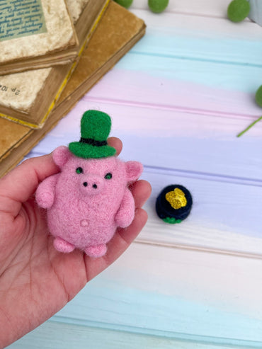 St Patrick's Felted Pig - WoollyFox
