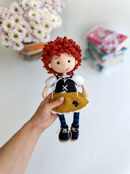 Handmade crochet witch girl with curly hair, black cat, and cauldron – soft amigurumi Halloween doll, 31×14 cm