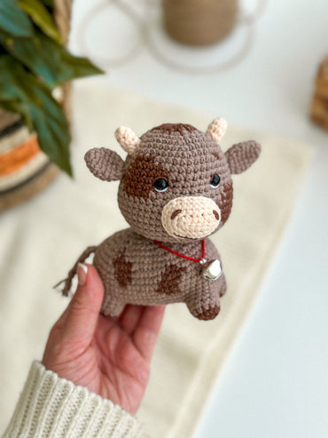 Handmade crochet bull with bell collar – amigurumi plush toy, 12×9 cm