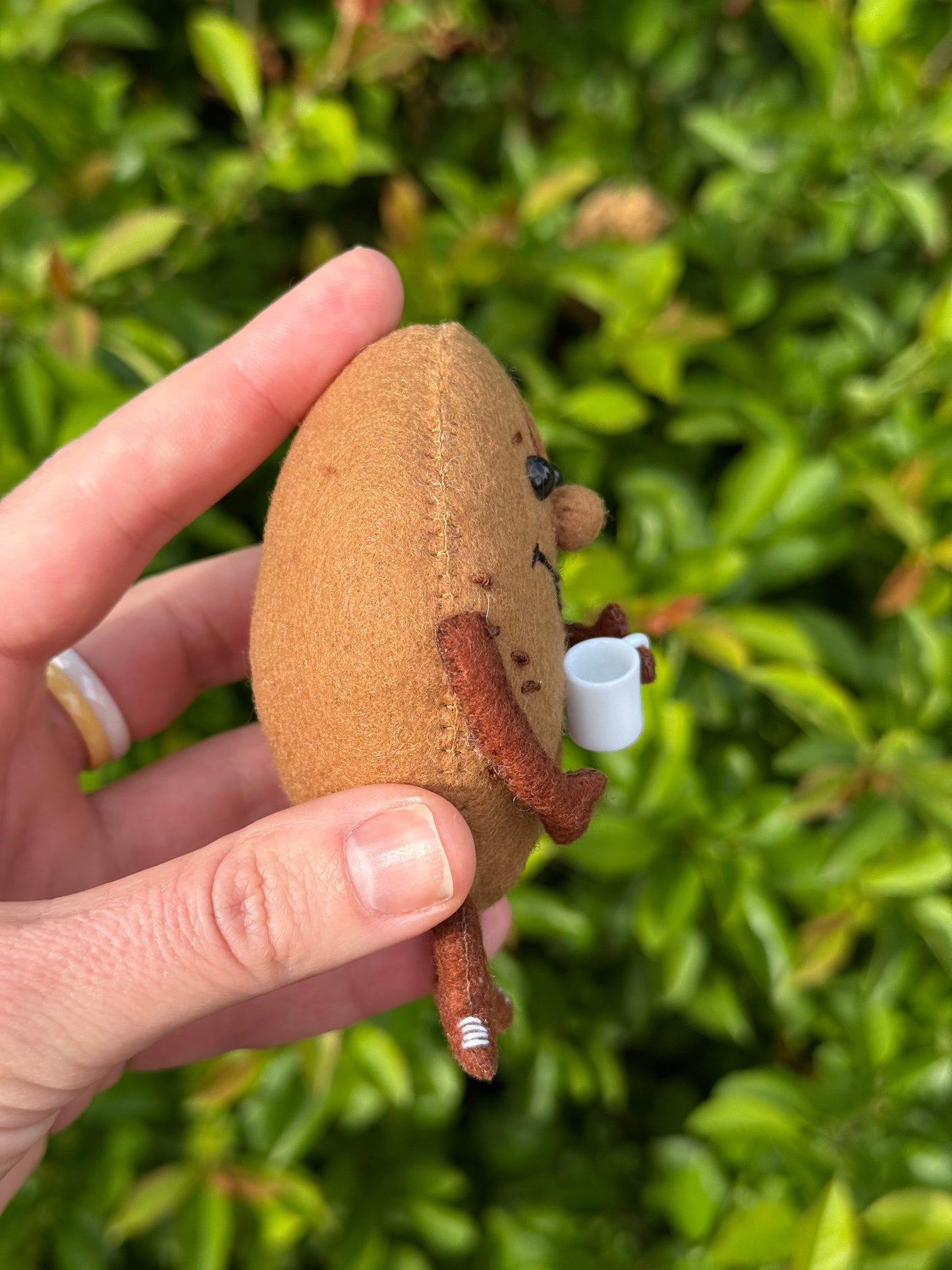 Smiling Felt Coffee Bean Plush Toy with Tiny Cup – Handmade Gift for Coffee Lovers