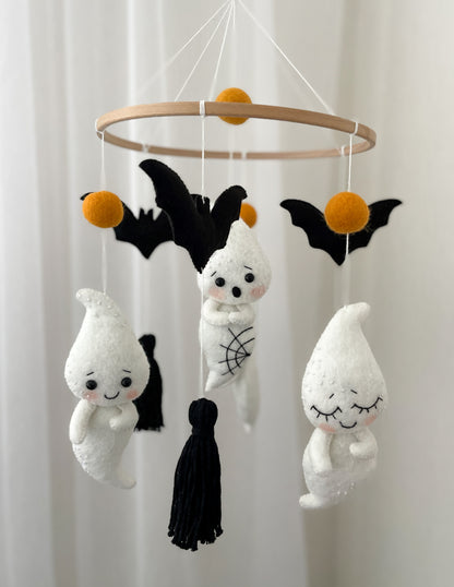 Handmade Halloween baby mobile with ghosts and bats – black and white nursery decor made of felt

