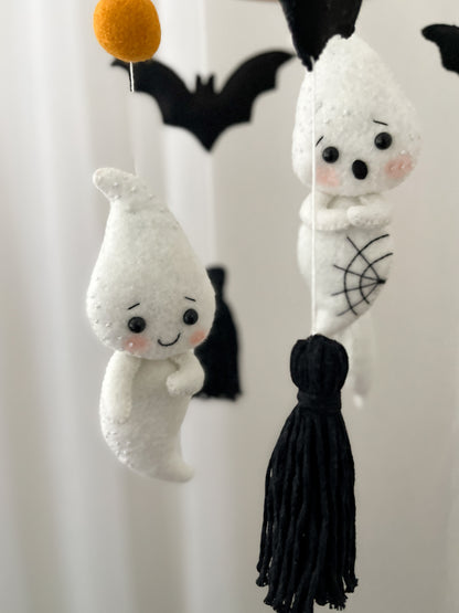 Handmade Halloween baby mobile with ghosts and bats – black and white nursery decor made of felt

