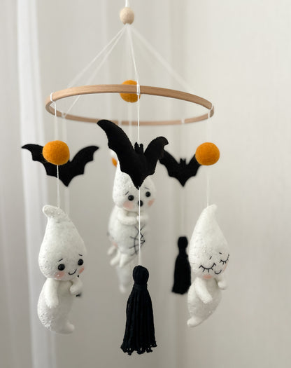 Handmade Halloween baby mobile with ghosts and bats – black and white nursery decor made of felt

