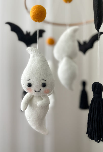 Handmade Halloween baby mobile with ghosts and bats – black and white nursery decor made of felt

