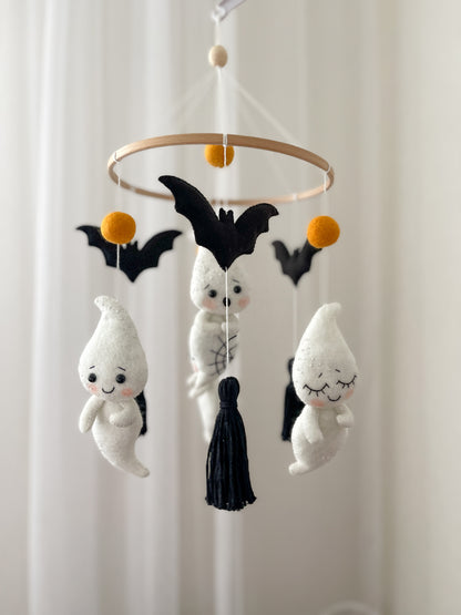 Handmade Halloween baby mobile with ghosts and bats – black and white nursery decor made of felt

