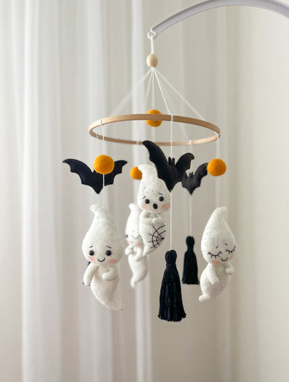 Handmade Halloween baby mobile with ghosts and bats – black and white nursery decor made of felt

