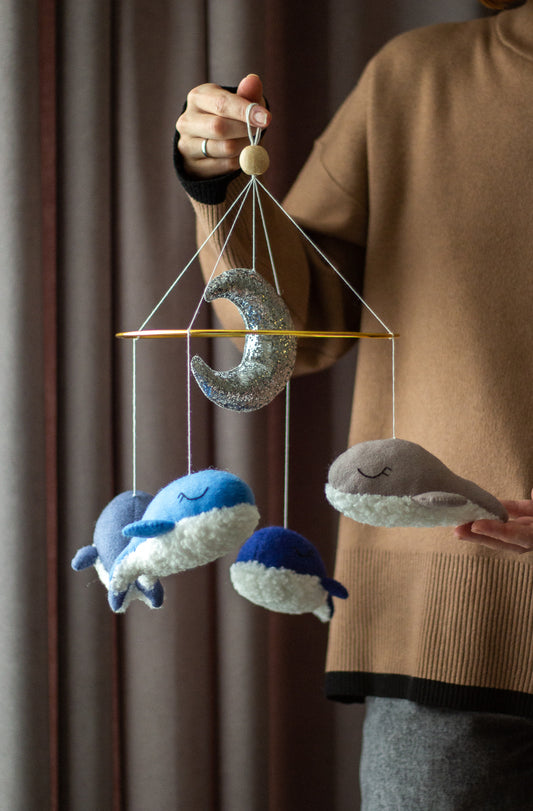 Boucle Whale baby mobile