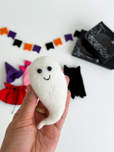 Felt Dress - Up Ghost Toy – Montessori Halloween Playset - WoollyFox