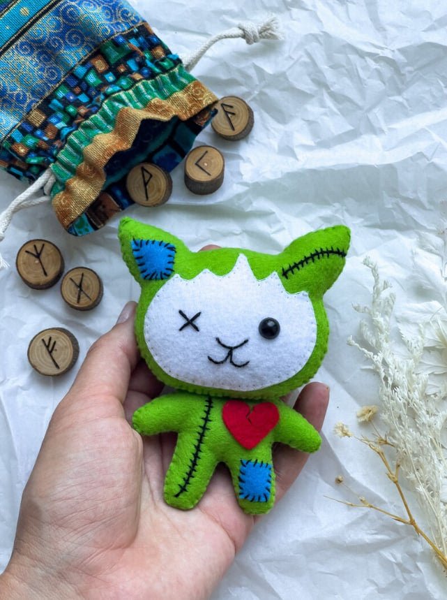 Felt Zombie Cat – Halloween Plush Ornament – Mini Spooky Cat Doll – Green Felt Halloween Decoration - WoollyFox