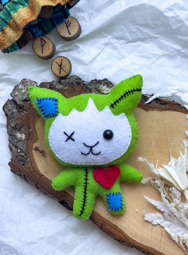 Felt Zombie Cat – Halloween Plush Ornament – Mini Spooky Cat Doll – Green Felt Halloween Decoration - WoollyFox