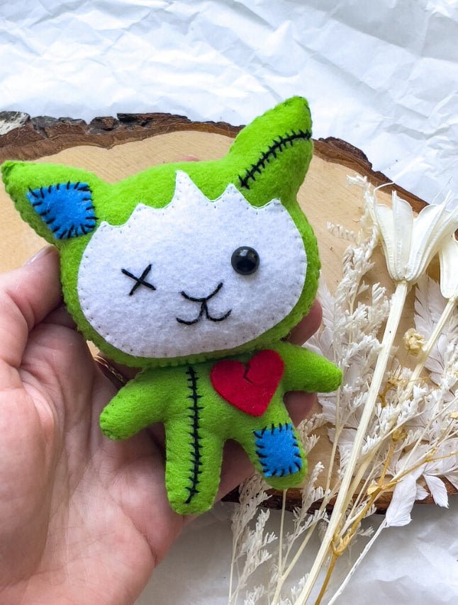 Felt Zombie Cat – Halloween Plush Ornament – Mini Spooky Cat Doll – Green Felt Halloween Decoration - WoollyFox