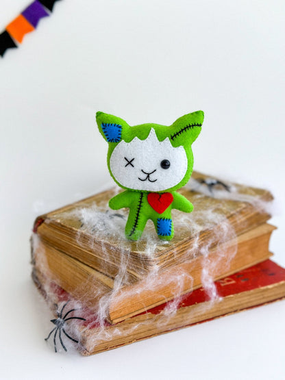 Felt Zombie Cat – Halloween Plush Ornament – Mini Spooky Cat Doll – Green Felt Halloween Decoration - WoollyFox
