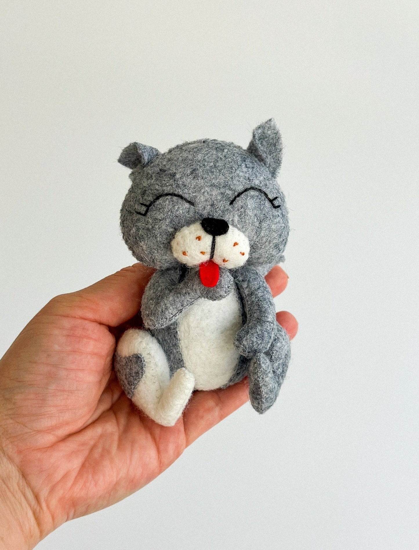 Felted Cat Ornament - WoollyFox
