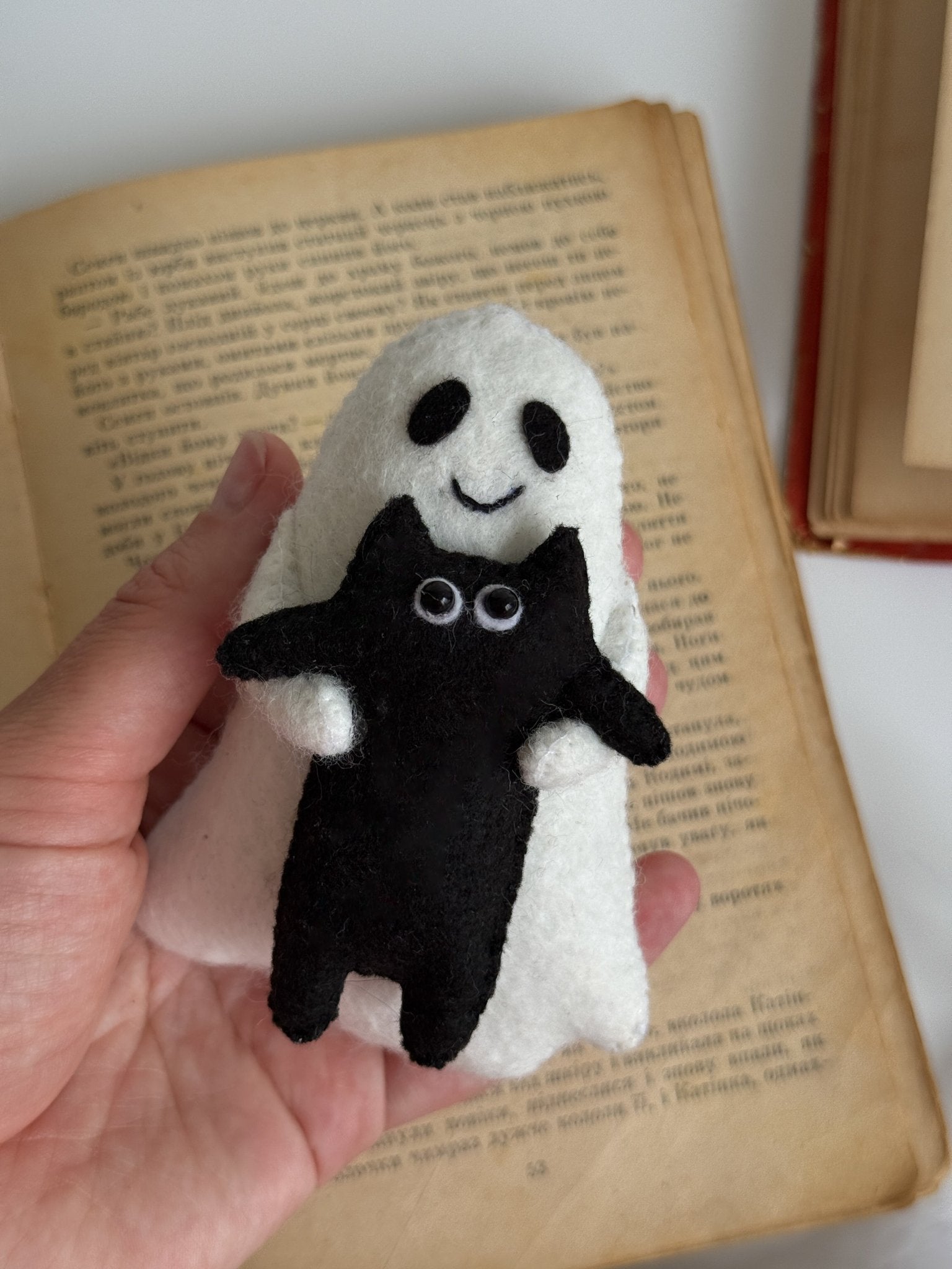 Ghost Plush with Black Cat – Handmade Halloween Felt Decoration - WoollyFox