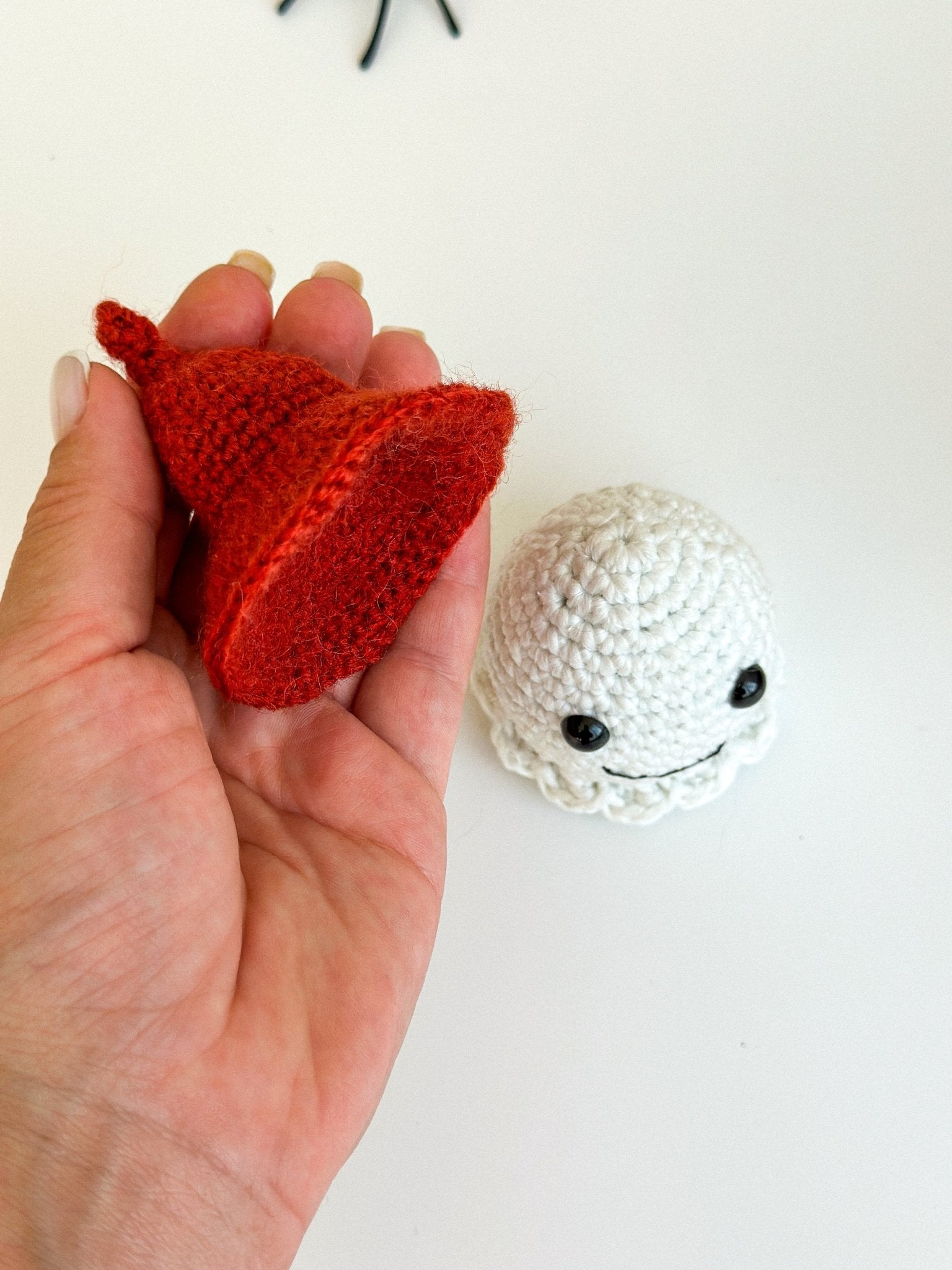 Glow in the Dark Crochet Ghost – Rearview Mirror Car Charm – Halloween Car Accessory - WoollyFox