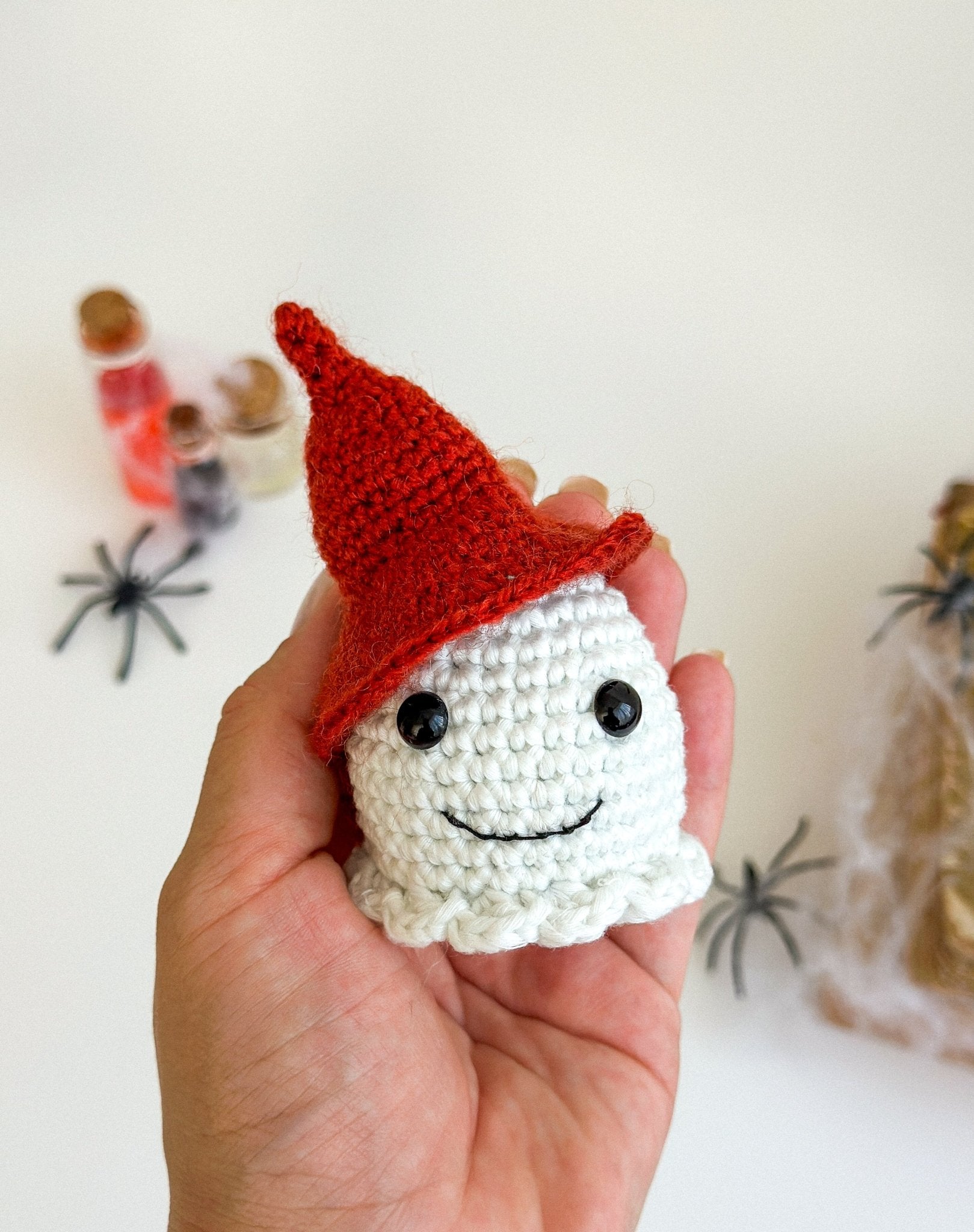 Glow in the Dark Crochet Ghost – Rearview Mirror Car Charm – Halloween Car Accessory - WoollyFox