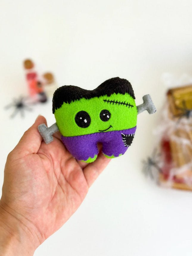 Halloween Zombie Tooth Ornament – Spooky Felt Tooth Fairy Gift for Kids - WoollyFox