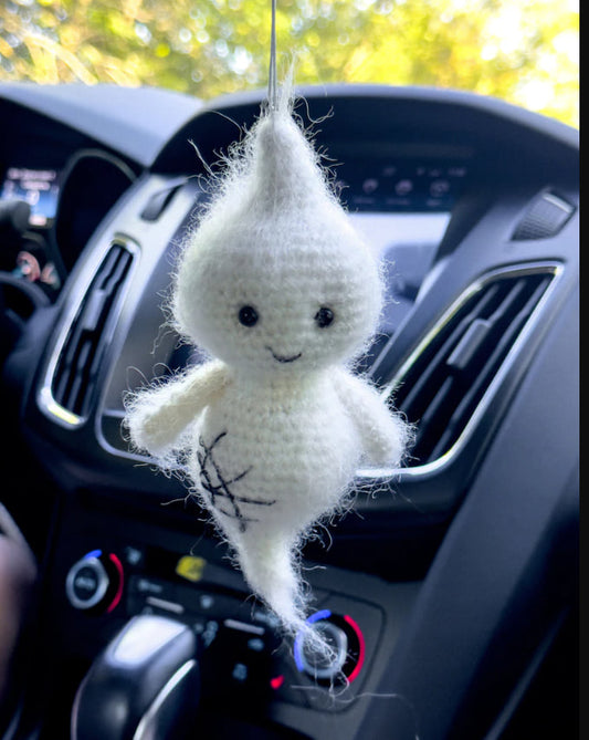 Handmade crochet ghost made of mohair yarn – rearview mirror Halloween car charm