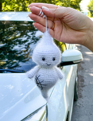 Handmade crochet ghost made of mohair yarn – rearview mirror Halloween car charm