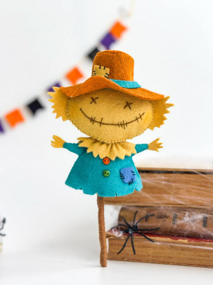 Handmade felt Halloween scarecrow ornament – soft spooky decoration, 11×8×3 cm

